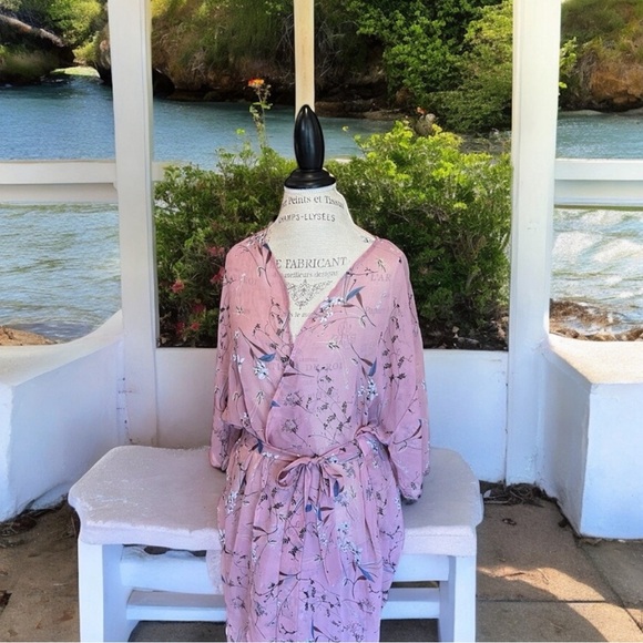 Sheer kimono. Can also be worn as a swimsuit cover up. Gorgeous mauve color. - Picture 17 of 17